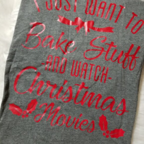 Christmas Tee - I just want to bake - Picture 3 of 3